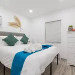 Newly Renovated 1 Bedroom Apt Designer Unit # 3