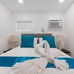 Chic 1 Bedroom W Parking Space & Walk To The Beach #6