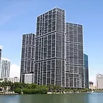 Icon Brickell Suites