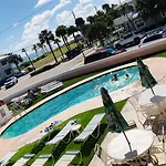Coral Key Inn