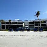 Mariners Boat House & Beach Club