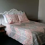 Famous Shores Motel