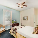 Lakeside Inn On Lake Dora