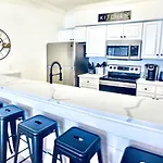 Barefoot Bliss - Beachfront Condo - Sleeps 12