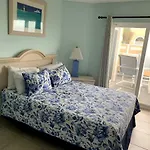 Royal Mansions Resort