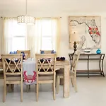 Sunny Shores Inn & Suites