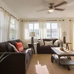 Sunny Shores Inn & Suites