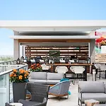Luxury Condo In Young Circle
