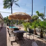 Silver Sands Motel