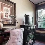 Hemingway Suites At Palm Beach Hotel Island