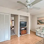 Central Venice Apartment With Balcony, Walk To Beach