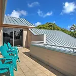 Large Pompano Home With Pool Walk To Private Beach