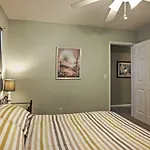Pet-Friendly Daytona Beach Home, Walk To The Ocean