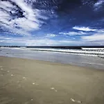 Pet-Friendly Daytona Beach Home, Walk To The Ocean
