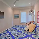 Family-Friendly Santa Rosa Home Walk To Beach!