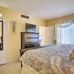 Ft Lauderdale Apt With Pool - 1 Mi To Beach Access!