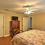 Crystal River Cottage On 1 Acre With Deck And Porch!