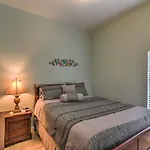 Sunny Kissimmee Retreat With Pool, Near Disney!