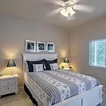 Bokeelia Cottage With Private Pool And Tiki Bar!