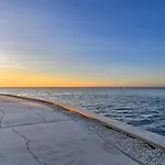 Bayfront Condo 3 Mi To Downtown St Petersburg