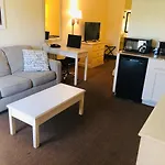Days Inn & Suites By Wyndham Navarre - Near Beaches Hurlburt