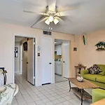 Colorful Bungalow With Pool Less Than 2 Mi To Upham Beach!