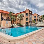 Colorful Bungalow With Pool Less Than 2 Mi To Upham Beach!