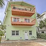 Bright St Augustine Home - Walk To Crescent Beach