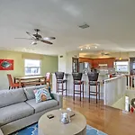 Bright St Augustine Home - Walk To Crescent Beach
