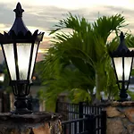 Spinnaker Inn Of Naples