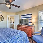 Luxe Oceanfront Condo With Pool, Beach Access And Gear
