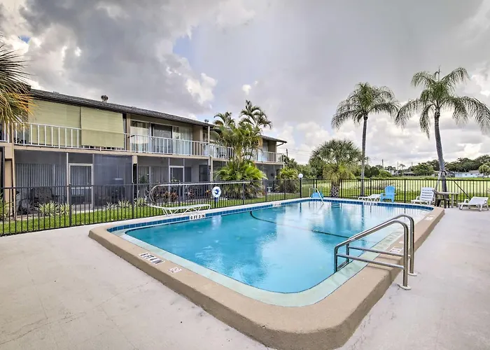 Condo With Pool Access Less Than 4 Miles To Siesta Key Beach