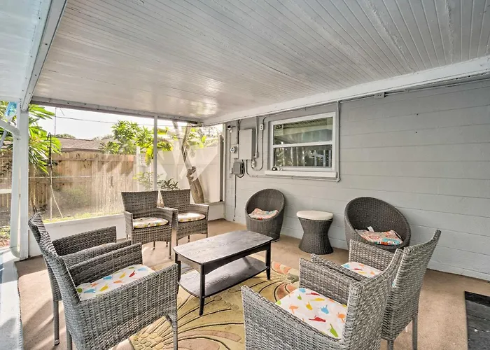 Peaceful Venice Villa With Patio - 2 Miles To Beach!