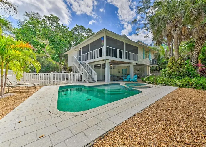 Canalfront Anna Maria Cottage With Pool And Hot Tub!