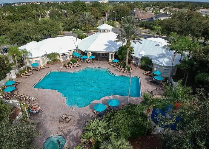 3 Bedroom Resort Style Condo, 3 Miles To Disney!