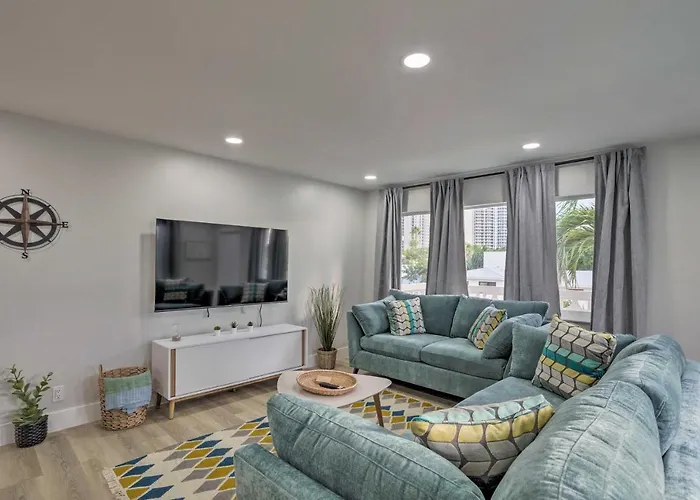 Cozy West Palm Beach Condo 1 Block To Shore!
