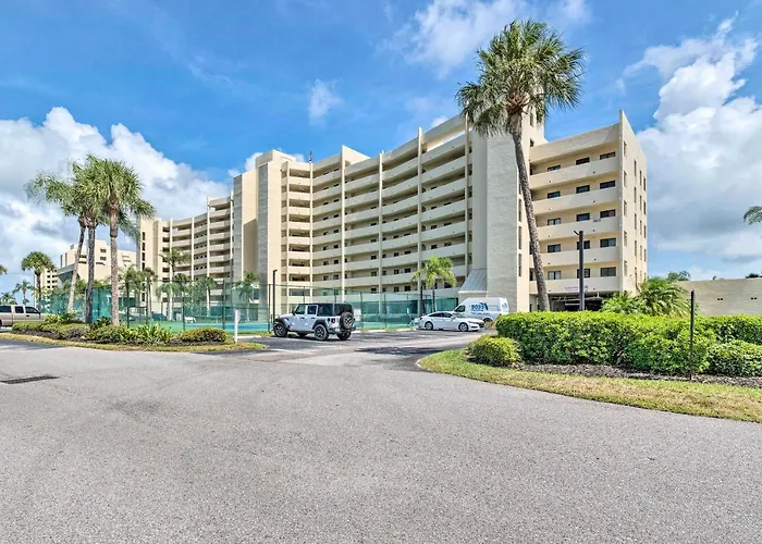 Sunny Hudson Condo With Private Beach Access!