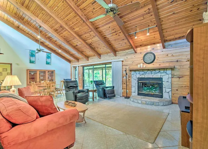 Pet-Friendly Inglis Retreat With Lake And Dock!