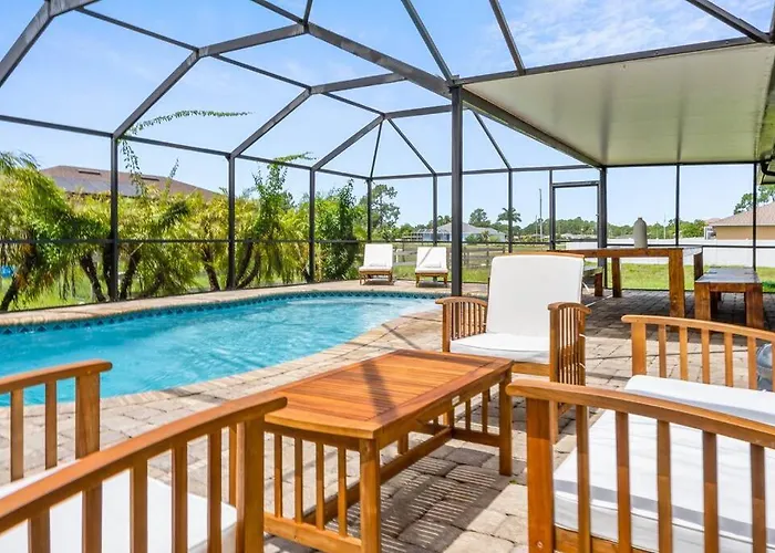 Cape Escape II - 4Bdr - 2Bth - Pool - Sleeps 10 Or More