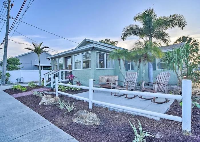Vibrant Dunedin Getaway With Furnished Patio!