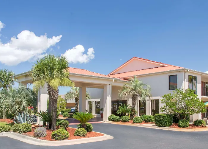 Days Inn & Suites By Wyndham Navarre - Near Beaches Hurlburt