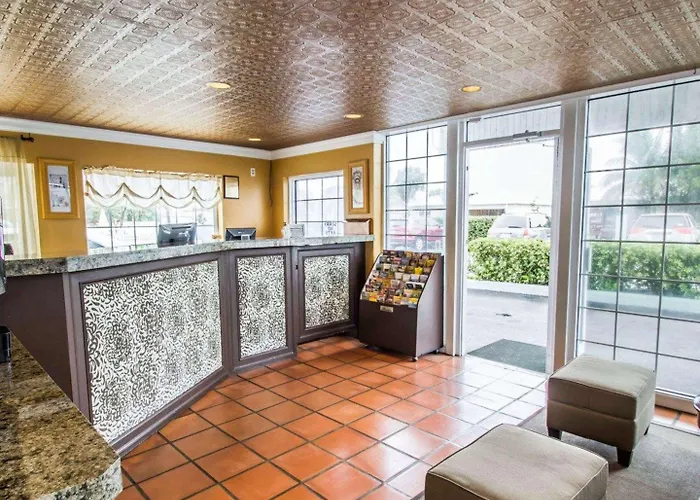 Econo Lodge Cocoa Beach - Near The Port