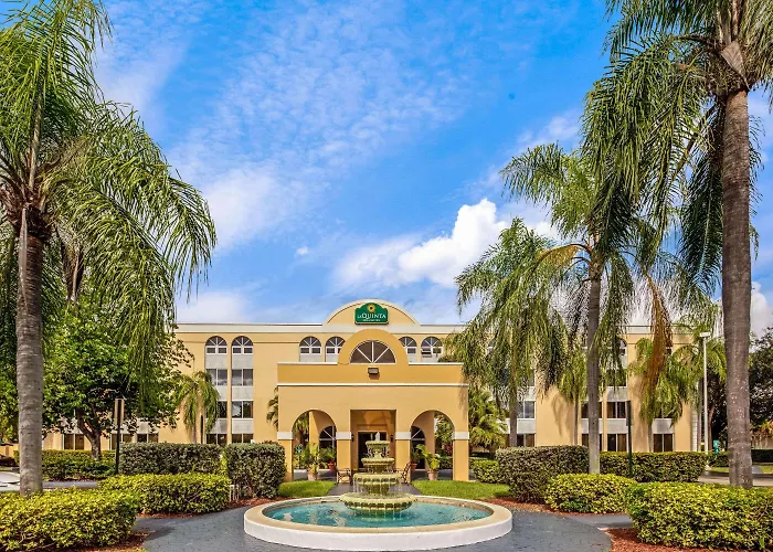 La Quinta Inn & Suites by Wyndham Miami Lakes