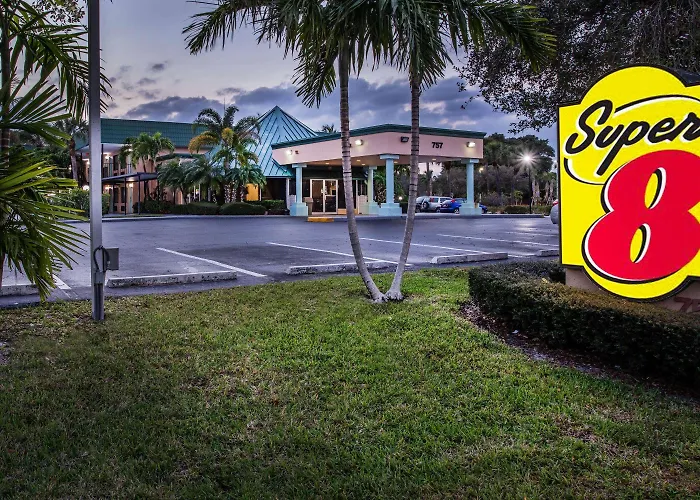 Super 8 By Wyndham North Palm Beach