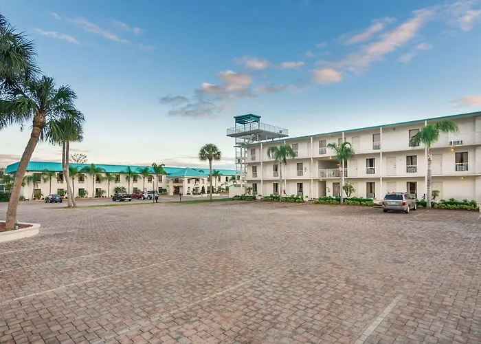 Days Inn & Suites By Wyndham Lake Okeechobee
