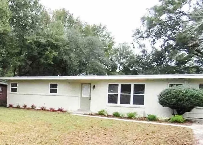 Prime Location - 15 Mins From Downtown + Airport!