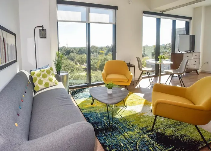 Bright City Center Corner Apartment