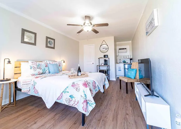 Bb Unit 8 - Chic Studio Suite W/ Cabana & Pool Steps To Beach!