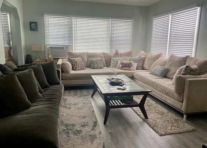 5 Min To Beach Large Living Room Fenced Backyard Bbq Firepit Driveway Boat Parking