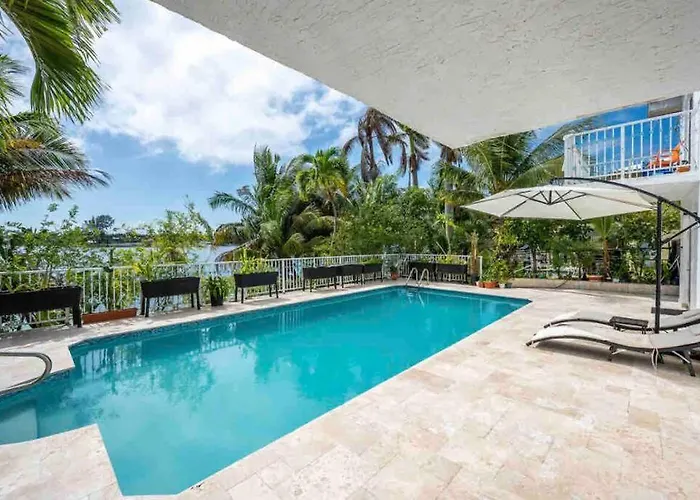 Lakefront Duplex With Pool Between Miami & Florida Keys 4 Bedroom 2 Bathroom